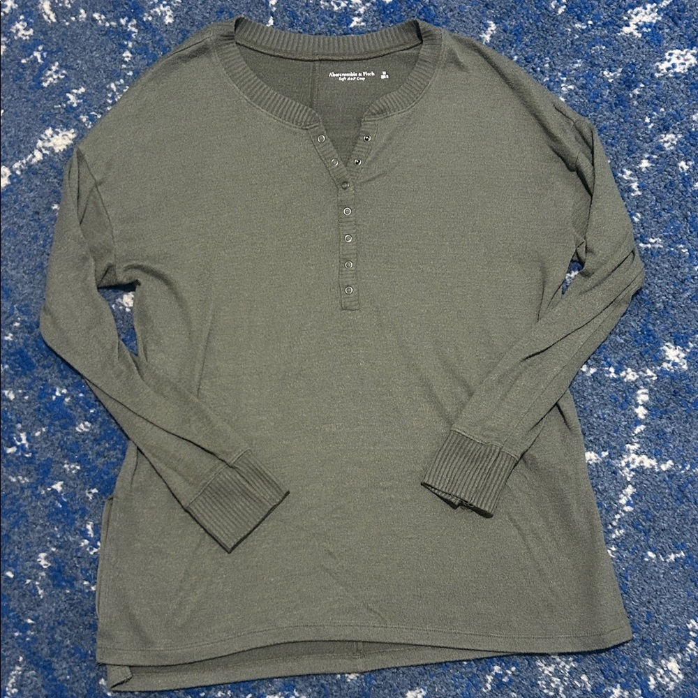 Abercrombie & Fitch Soft A&F Cozy Olive Green Snap Henley Long Sleeve Shirt